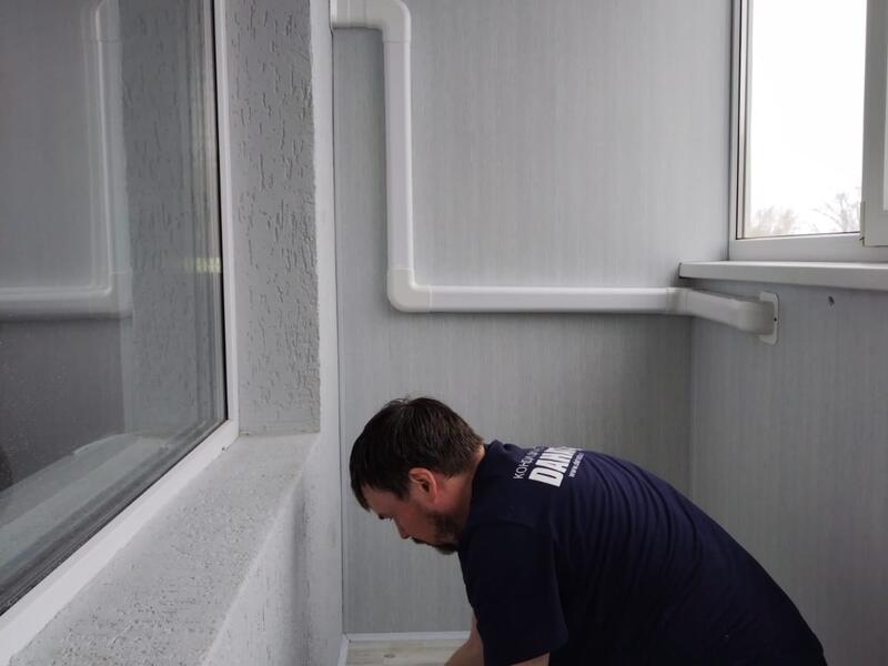 Установка кондиционера через балкон в кабель‑канале в Бердске